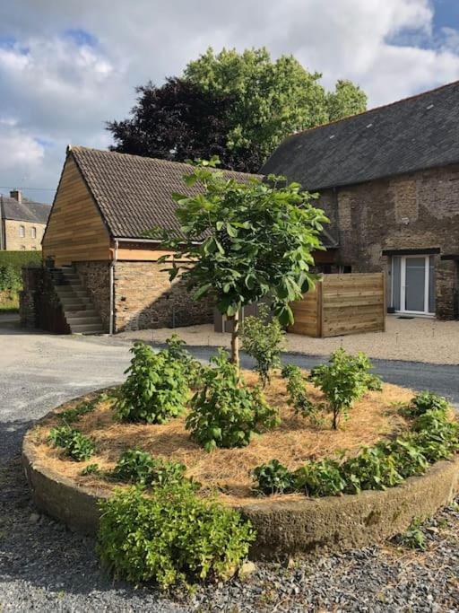 Gite De L'Hotel Castel Couvains  Kültér fotó