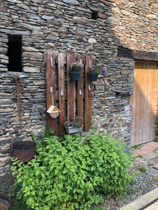 Gite De L'Hotel Castel Couvains  Kültér fotó